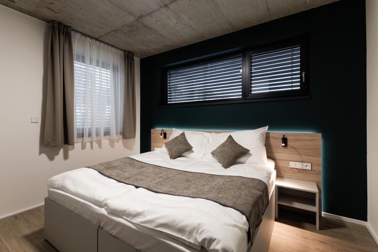 Aparthotel Na Klenici Mlada Boleslav Bagian luar foto