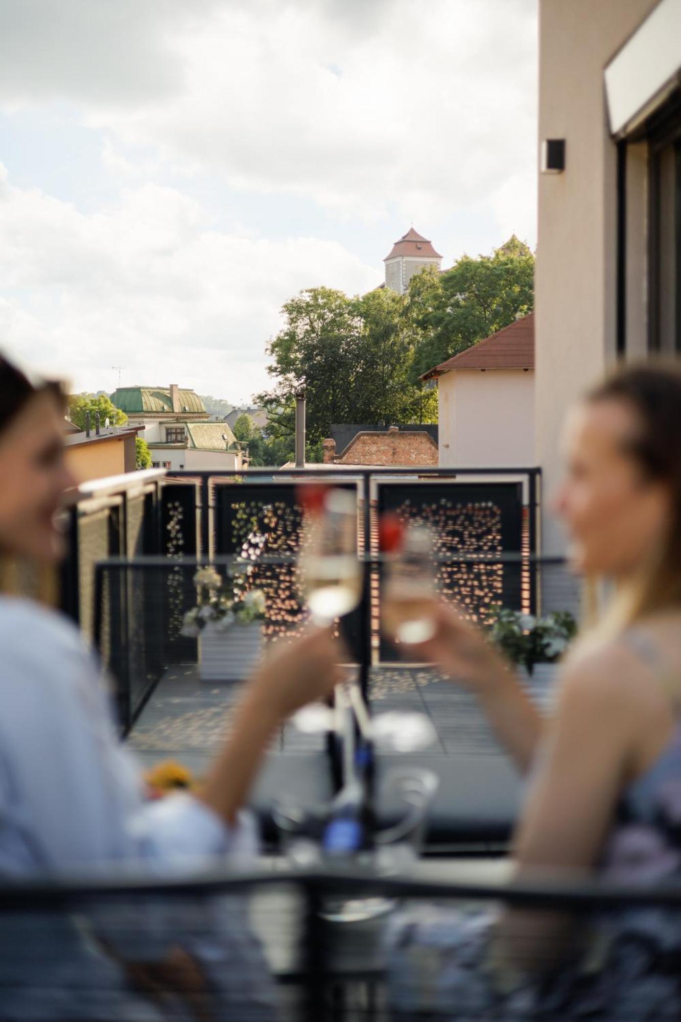 Aparthotel Na Klenici Mlada Boleslav Bagian luar foto