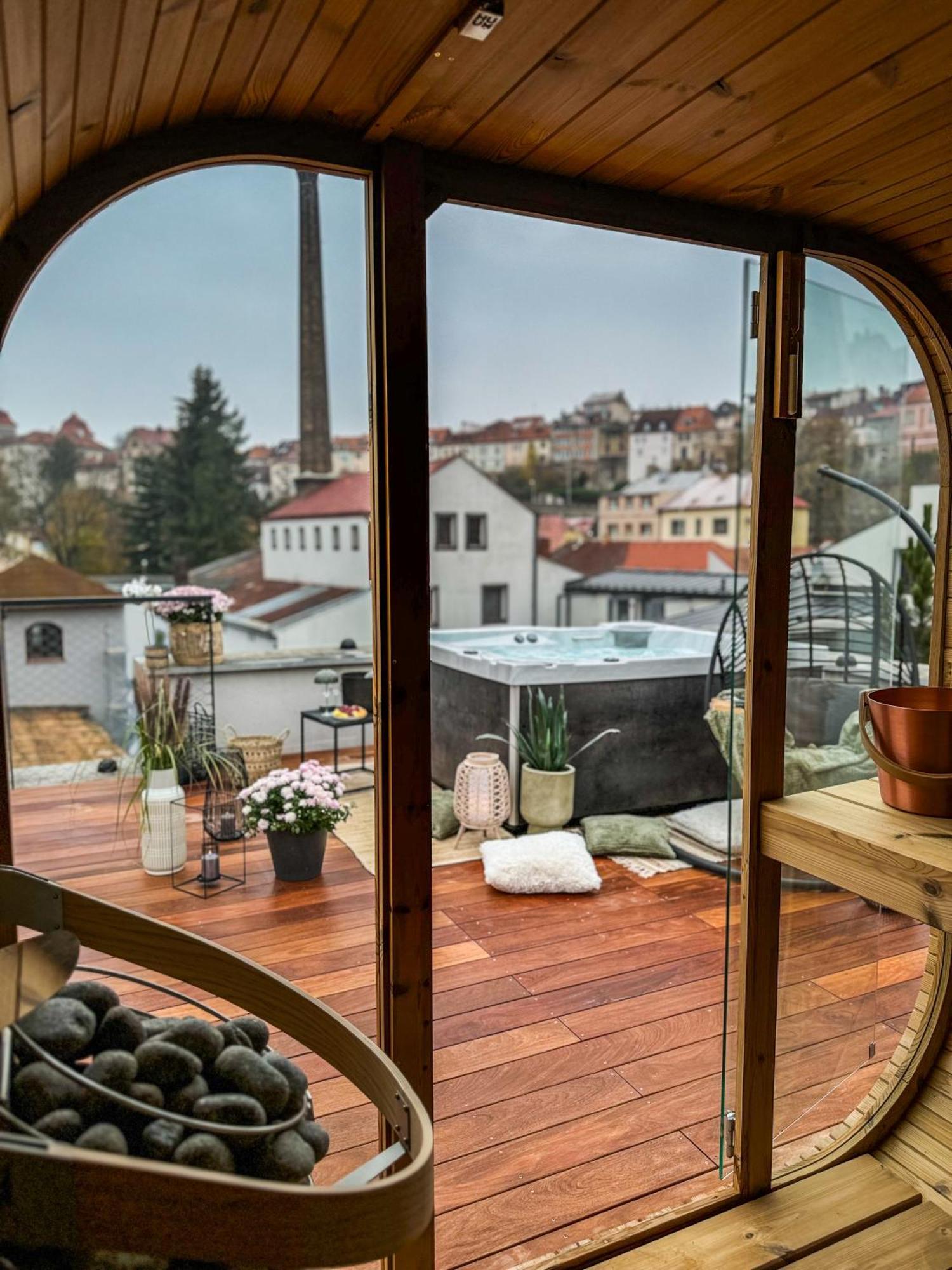 Aparthotel Na Klenici Mlada Boleslav Bagian luar foto